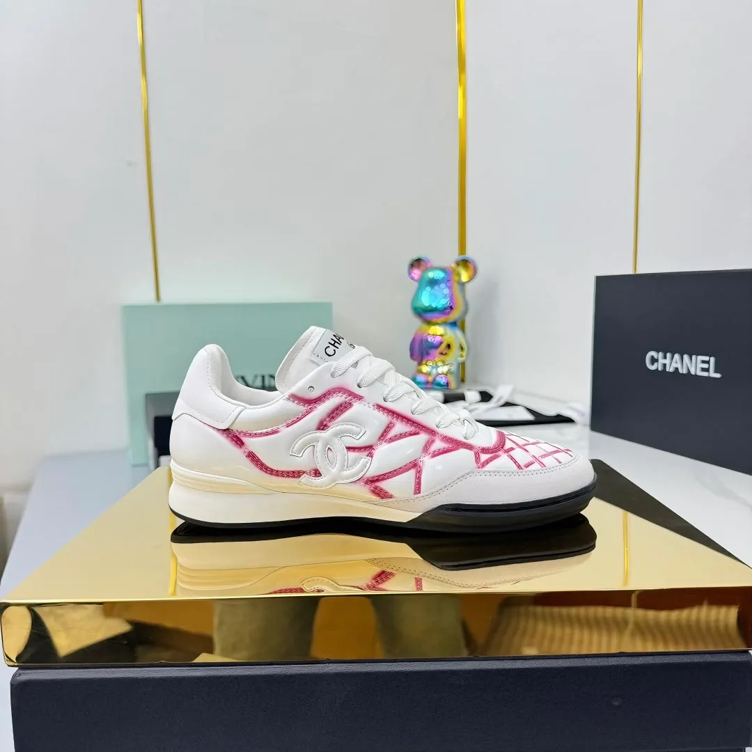 👟👟Ex-factory price 620👟👟 Top version Chanel Chanel - 2025 counter top casual sports shoes This sneaker is a classic design; the upper is electro-embroidered with a variety of techniques; the outsole is fashionable and sporty; it is extraordinary and incorporates a variety of color matching elements... The diversified mix and match is very beautiful and versatile, and can be used for leisure, fashion, sports and outdoor... ꫛꫀꪝ Go➫ Material: ❶Upper is made of: original cowhide ❷Inner lining is made of: original imported sheepskin ❸Outsole is based on: original TPU combination outsole Special counter boutique packaging complete set for women 35–41